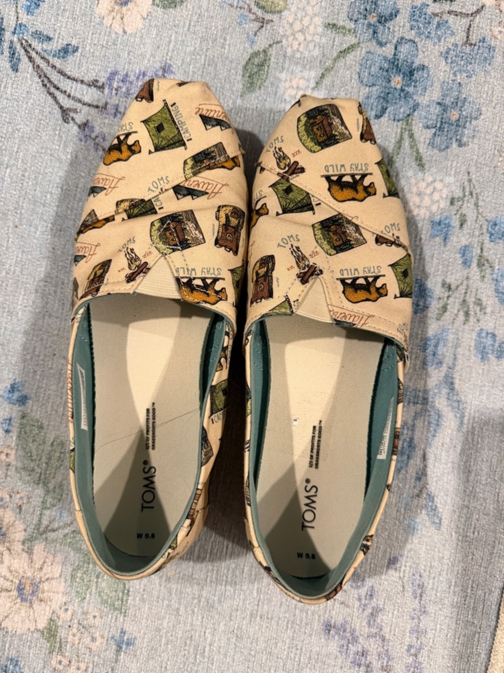 TOMS Beige Canvas Slip-Ons with Multicolor Travel Patch Print